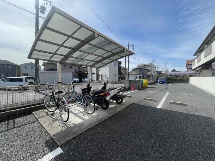 物件外観写真4　(駐輪場)