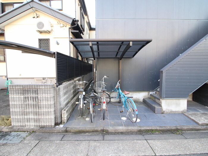 物件外観写真3　(駐輪場)