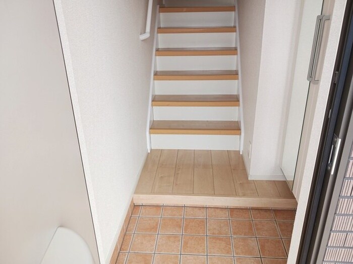 物件内観写真13　(玄関)