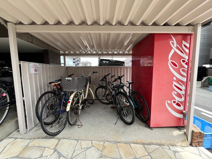 物件外観写真4　(駐輪場)