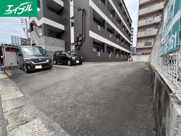 KANZA野並の駐車場