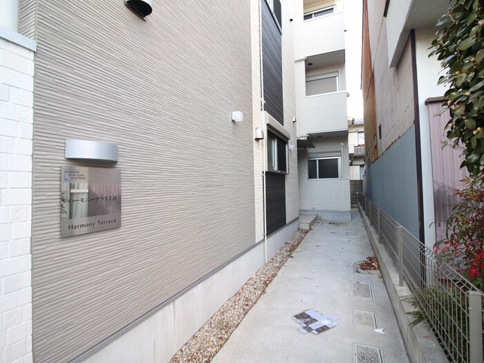 物件外観写真4　(エントランス部分)