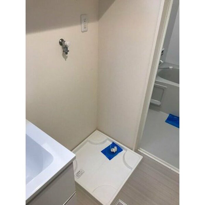 物件内観写真16　(洗濯機置場)