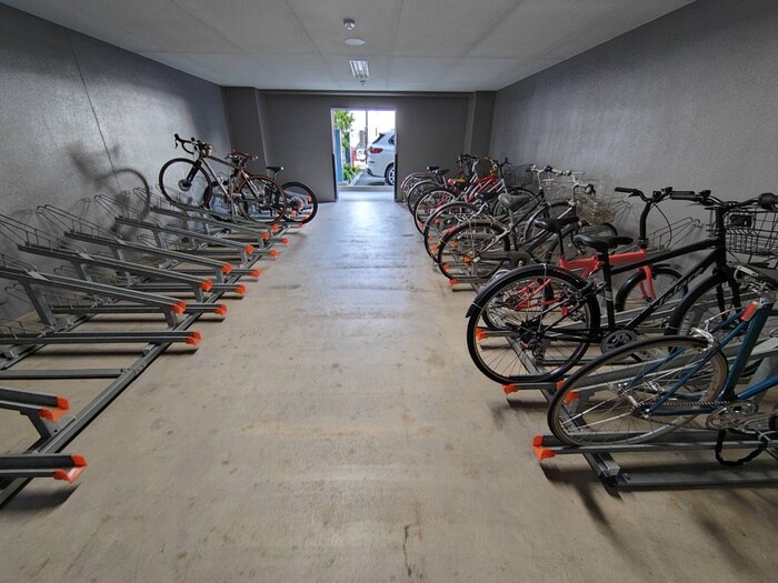 物件外観写真4　(駐輪場)