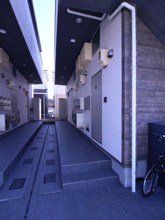 物件外観写真5　(エントランス部分)