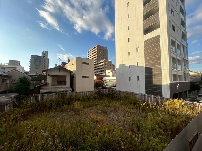 物件内観写真16　(室内からの展望)