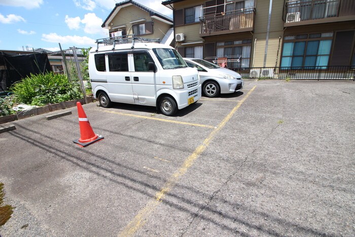 物件外観写真6　(駐車場)