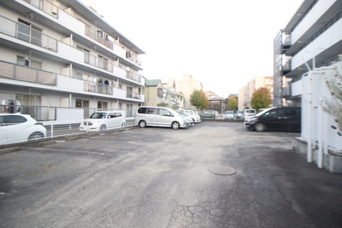 物件外観写真3　(駐車場)