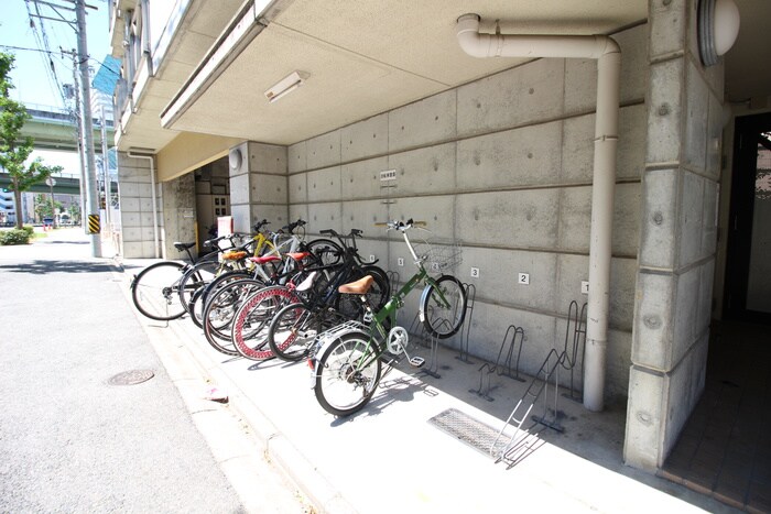 物件外観写真2　(駐輪場)