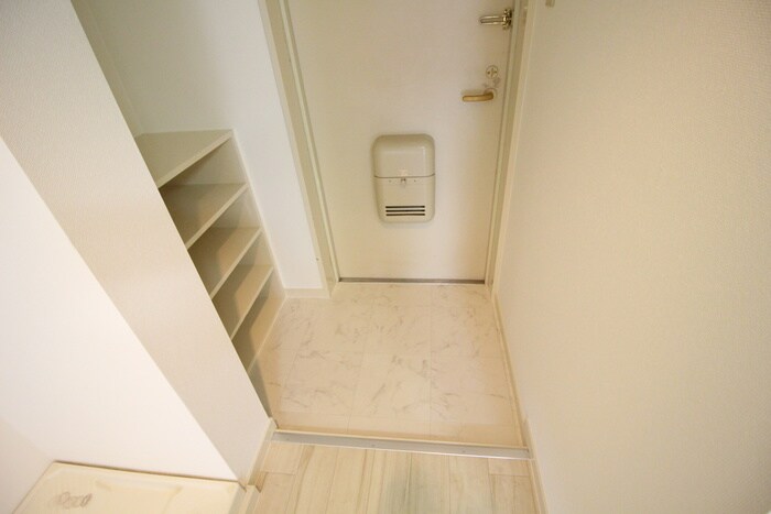 物件内観写真13　(玄関)