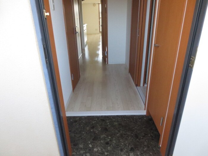 物件内観写真7　(玄関)