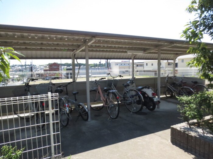 物件外観写真4　(駐輪場)