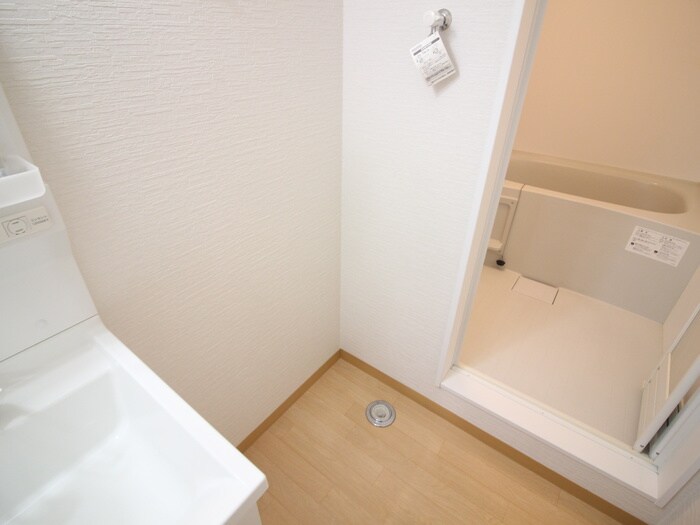 物件内観写真12　(洗濯機置場)