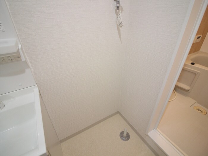 物件内観写真12　(洗濯機置場)