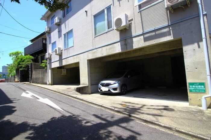 物件外観写真6　(駐車場)