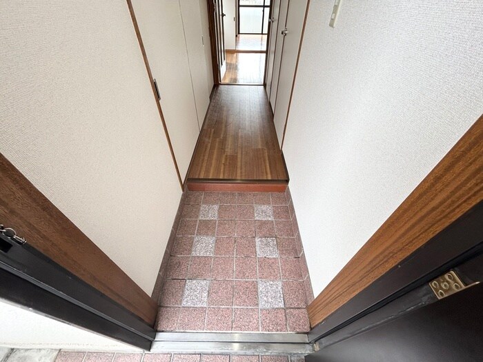 物件内観写真14　(玄関)