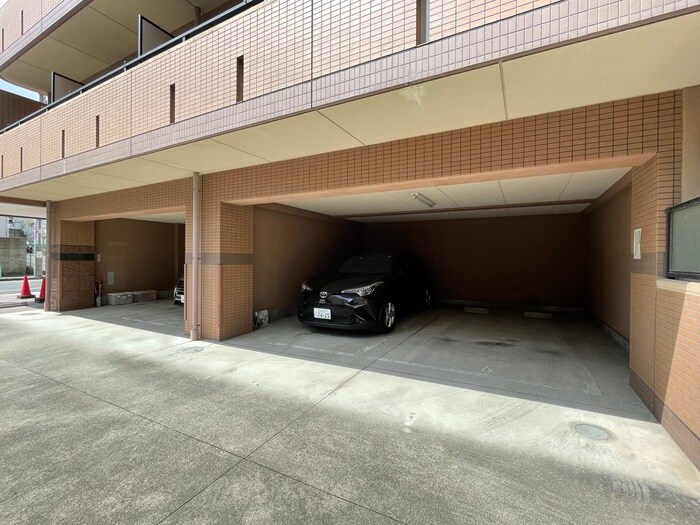 物件外観写真5　(駐車場)