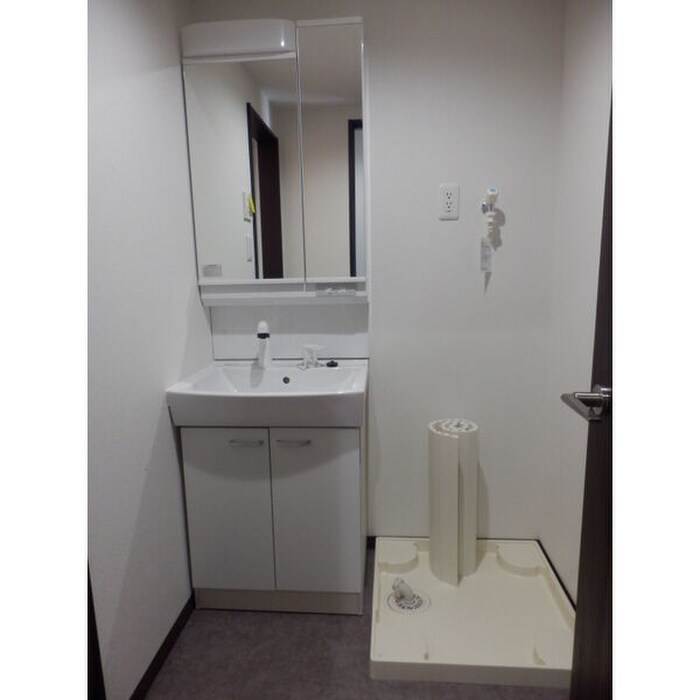 物件内観写真10　(洗濯機置場)