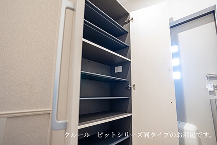 物件内観写真4　(靴箱)