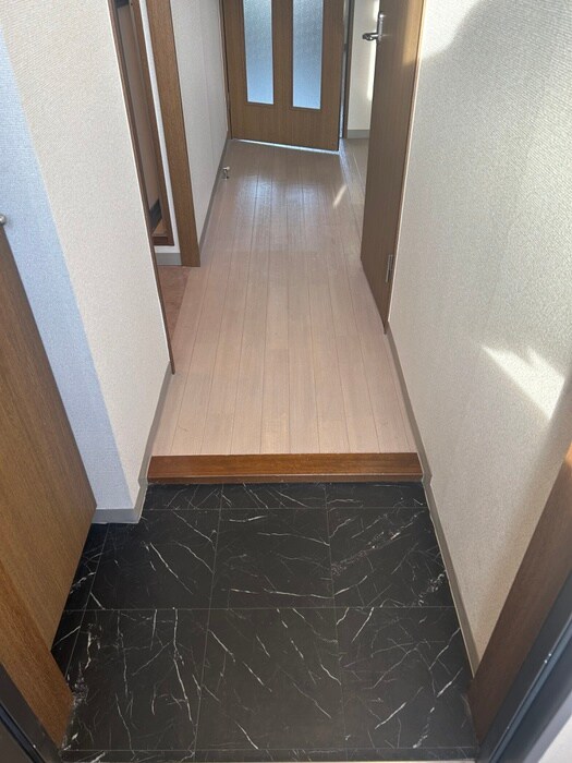 物件内観写真7　(玄関)