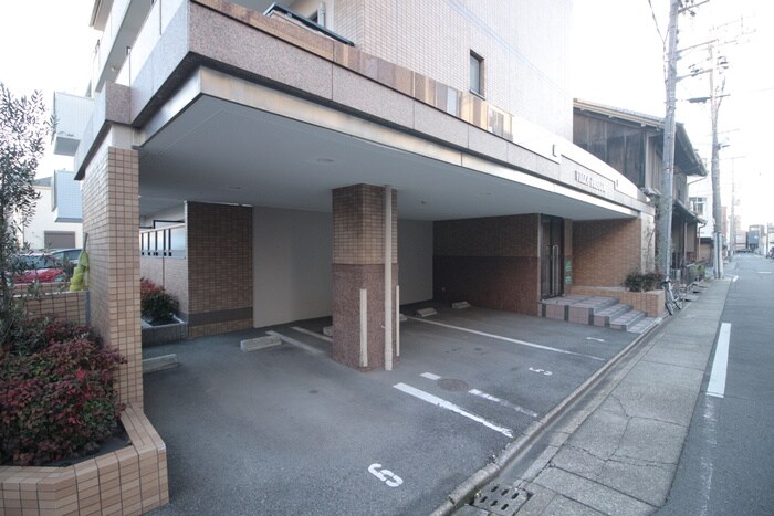 物件外観写真6　(駐車場)