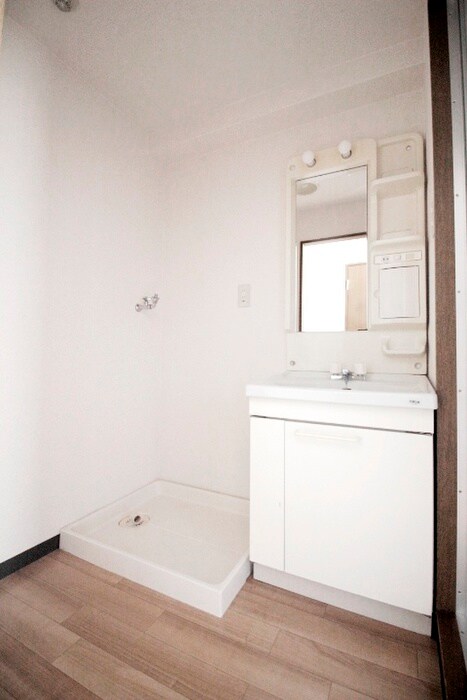 物件内観写真10　(洗濯機置場)