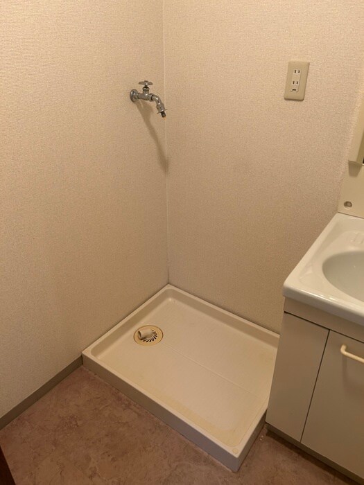 物件内観写真13　(洗濯機置場)