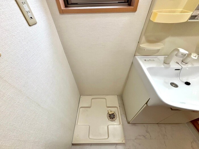 物件内観写真16　(洗濯機置場)