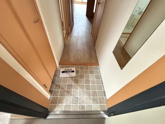 物件内観写真18　(玄関)