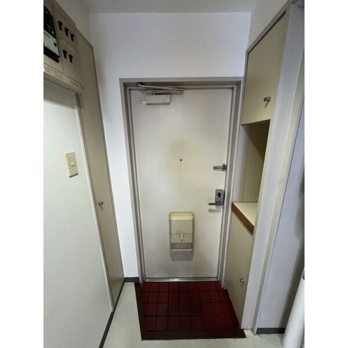 物件内観写真13　(玄関)