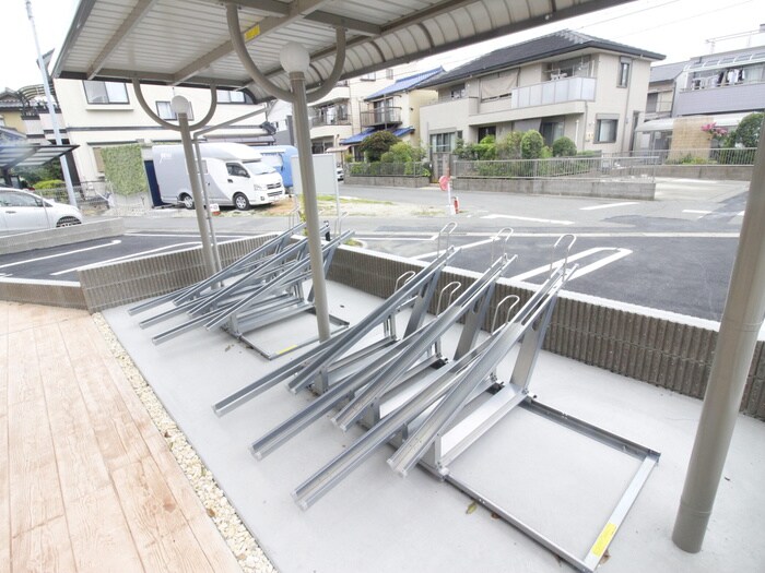 物件外観写真4　(駐輪場)