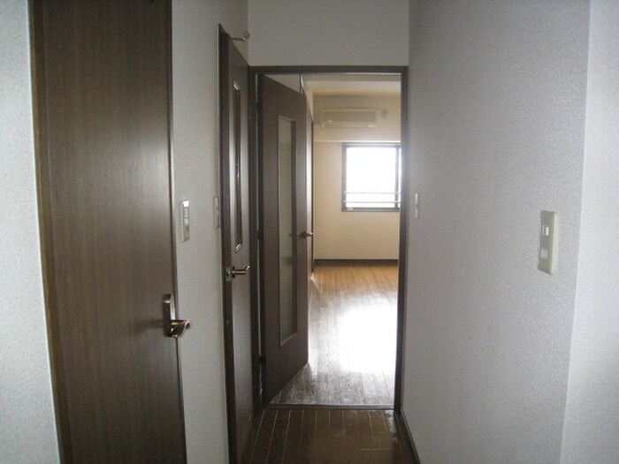 物件内観写真10　(玄関)