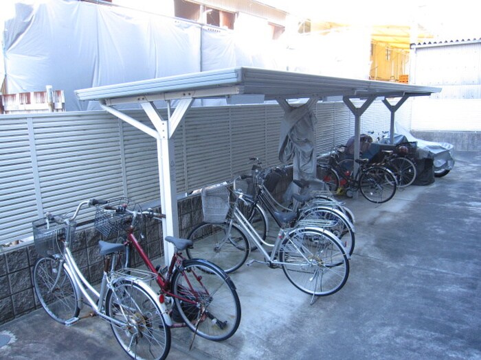 物件外観写真3　(駐輪場)
