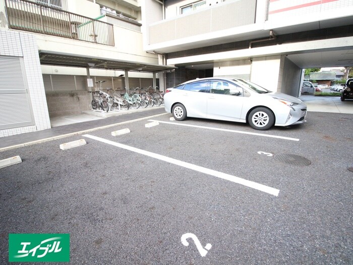 物件外観写真2　(駐車場)