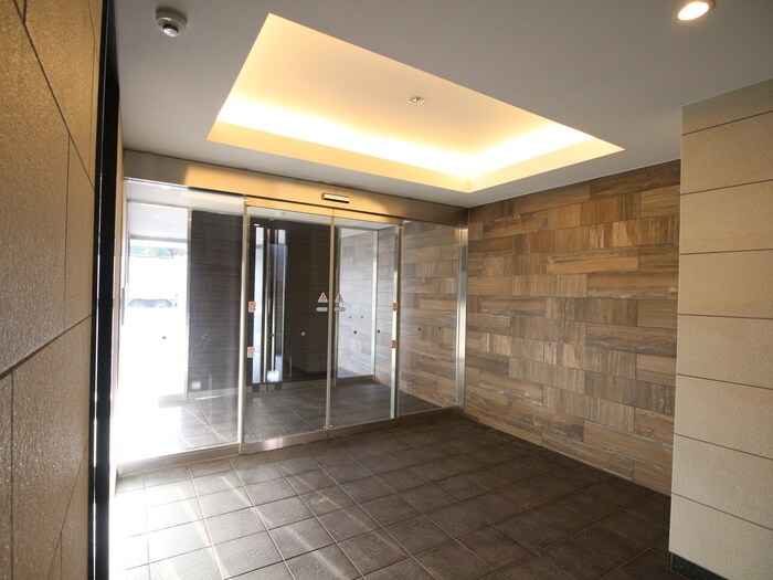 物件外観写真5　(エントランス部分)