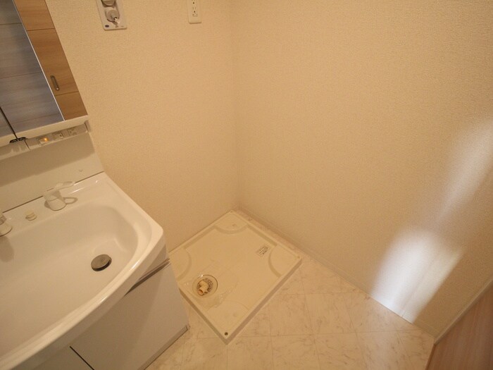 物件内観写真16　(洗濯機置場)