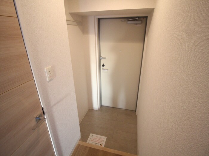 物件内観写真18　(玄関)