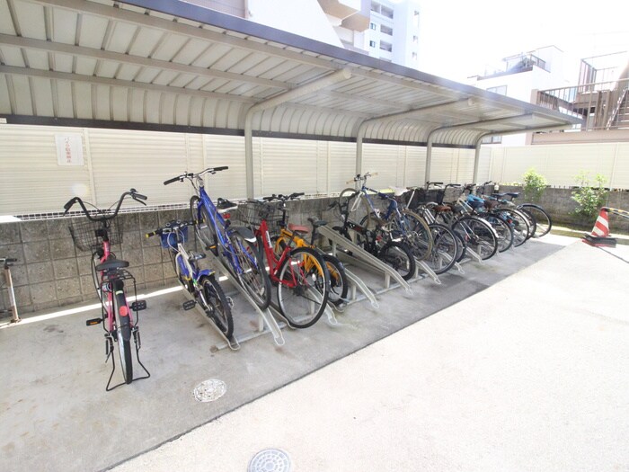 物件外観写真3　(駐輪場)