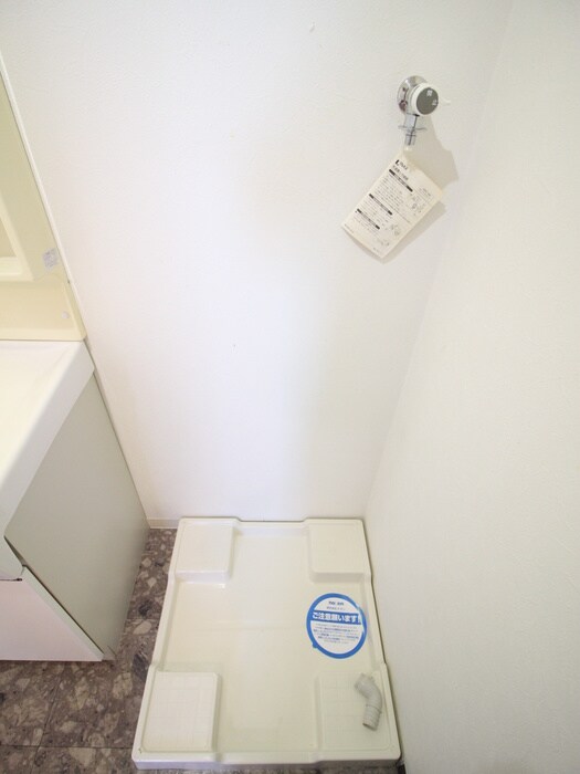 物件内観写真16　(洗濯機置場)