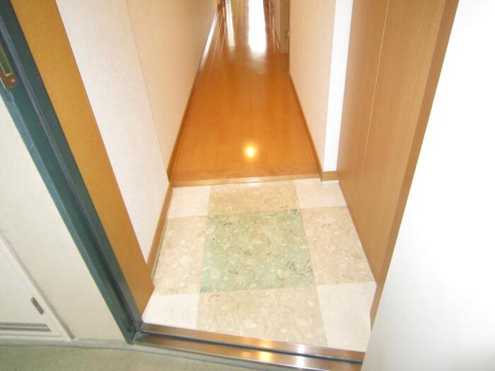 物件内観写真16　(玄関)