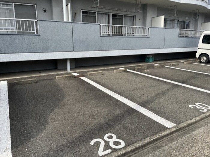 物件外観写真4　(駐車場)