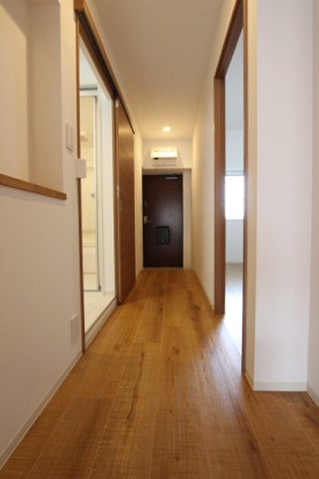 物件内観写真13　(玄関)