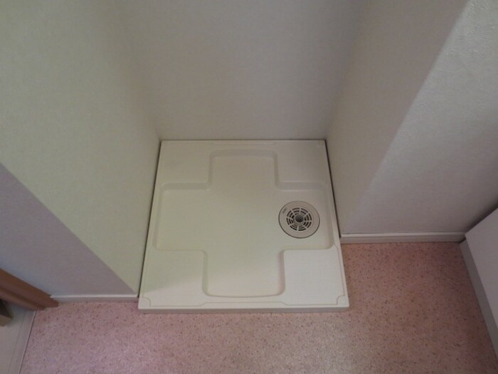 物件内観写真10　(洗濯機置場)