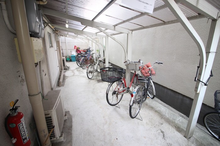 物件外観写真3　(駐輪場)