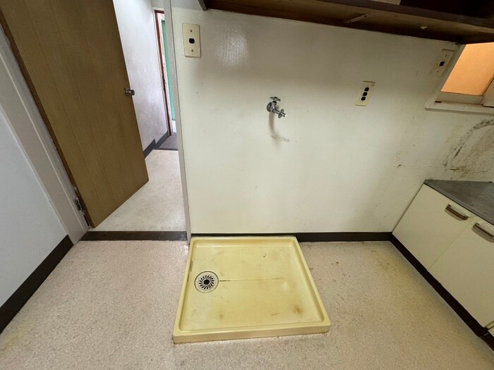 物件内観写真14　(洗濯機置場)