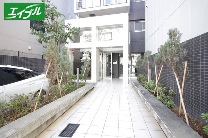 物件外観写真2　(エントランス部分)