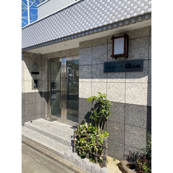 物件外観写真2　(エントランス部分)