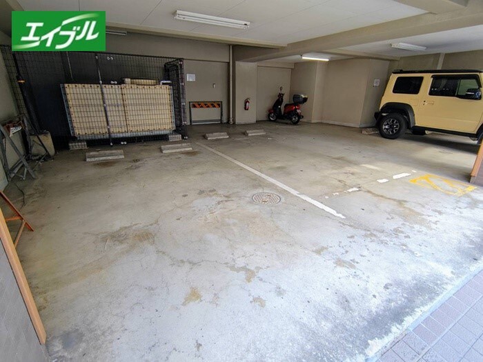 物件外観写真3　(駐車場)