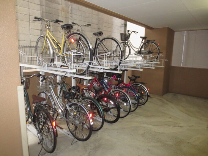 物件外観写真5　(駐輪場)