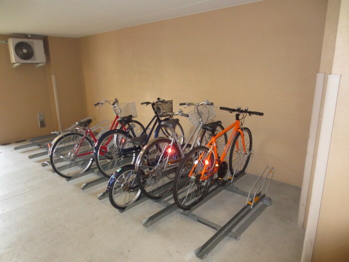 物件外観写真4　(駐輪場)